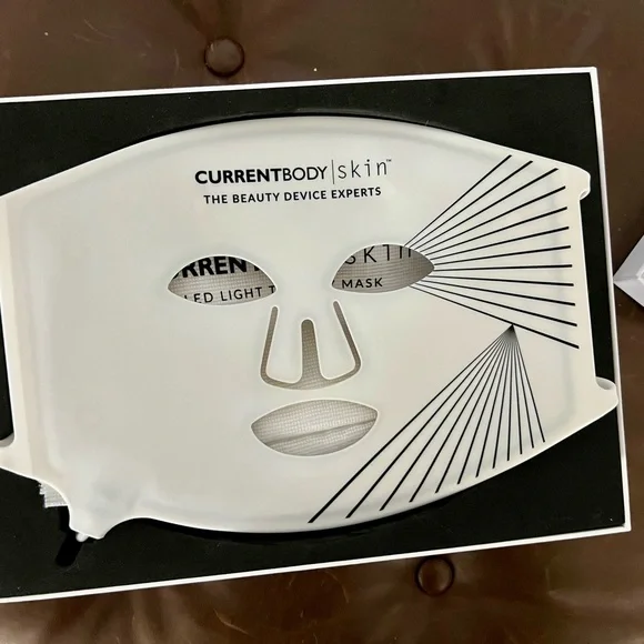 Currentbody Skin LED Red Light Therapy Mask - Picture 7 of 11